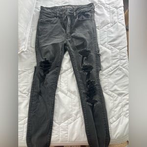 AMERICAN EAGLE BLACK DISTRESSED JEANS SIZE 6